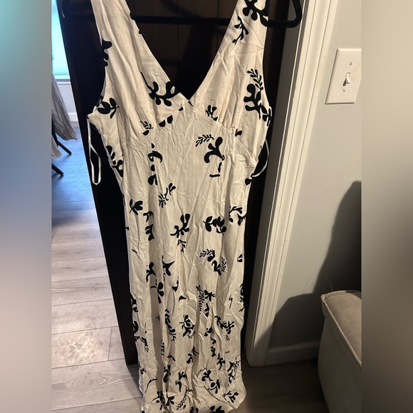 Paper Heart Linen Dress - Picture 2 of 4